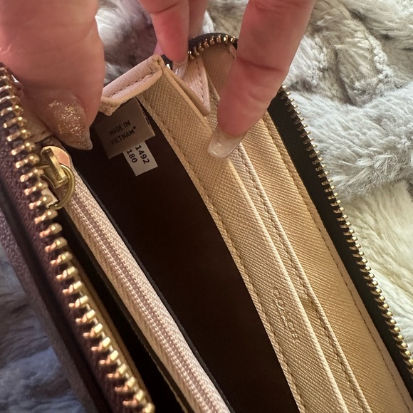 Coach monogram zipper wallet-used like new condition - Picture 6 of 10